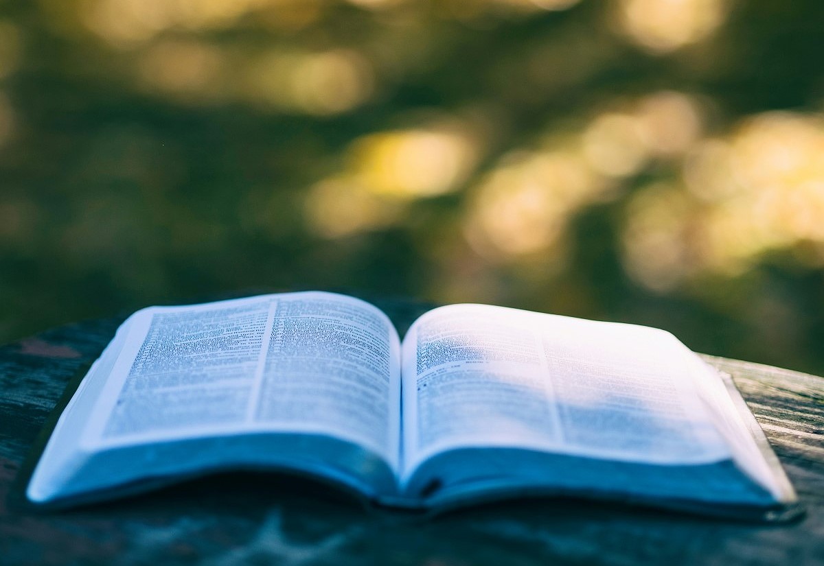 Aufgeschlagene Bibel