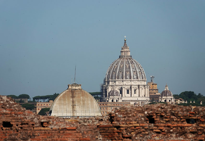 Synagoge und Petersdom in Rom