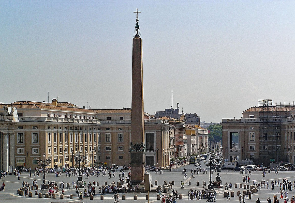 Der Obelisk auf dem Petersplatz