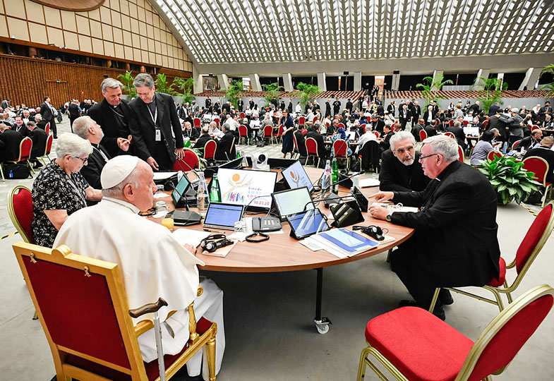 Papst Franziskus bei der Weltsynode am 13. Oktober 2023 im Vatikan