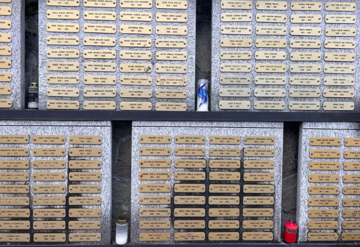 Schubladengräber auf dem Friedhof von Altdorf