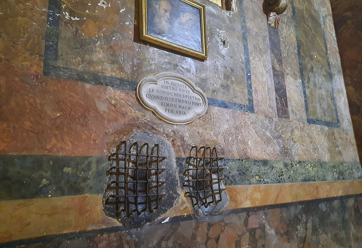 Knieabdrücke des heiligen Petrus in Santa Francesca Romana