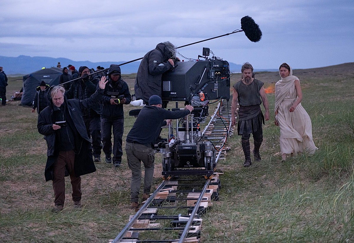 Regisseur Christopher Nolan mit Matt Damon (als Odysseus) and Zendaya (als Athena) am Set des Films "Die Odyssee" (2026)