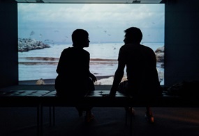 Zwei Personen im Gespräch miteinander