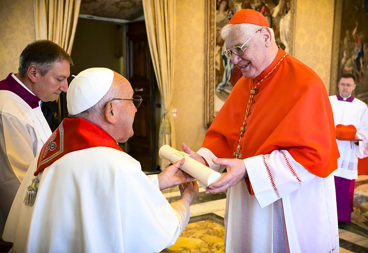 Papst Franziskus verlieh am 1.7.2024 im Vatikan Kardinal Gerhard Ludwig Müller den Ehrenrang eines Kardinalpriesters.