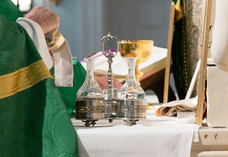 Wasser und Wein bei der Eucharistie
