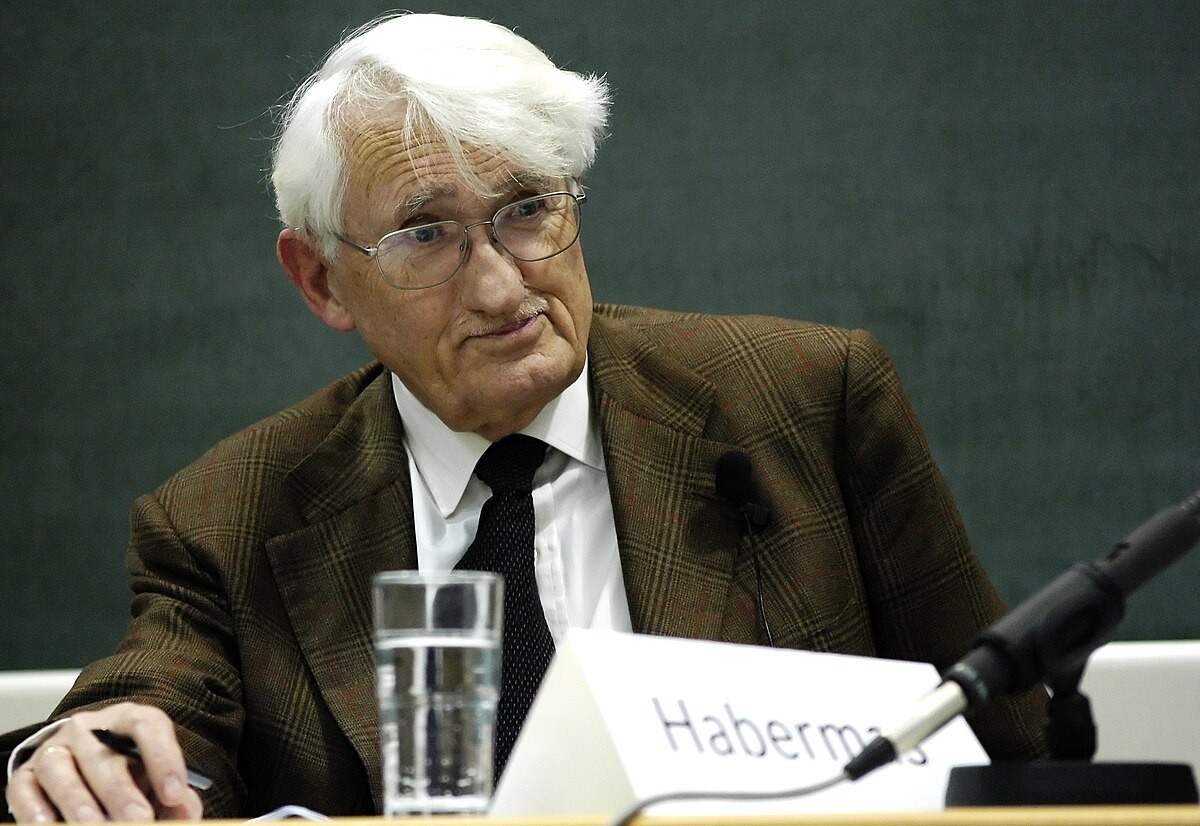 Jürgen Habermas bei einer Diskussion in der Hochschule für Philosophie München