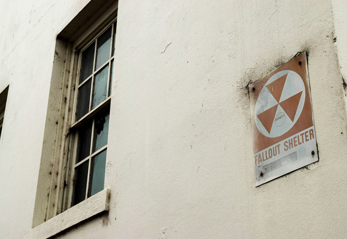 Schild "Fallout Shelter"
