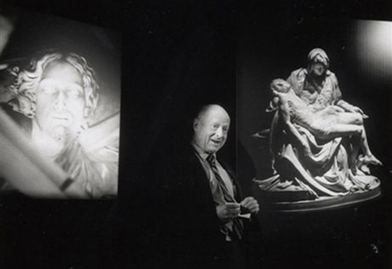 Robert Hupka bei einer Ausstellung in Paris 1997