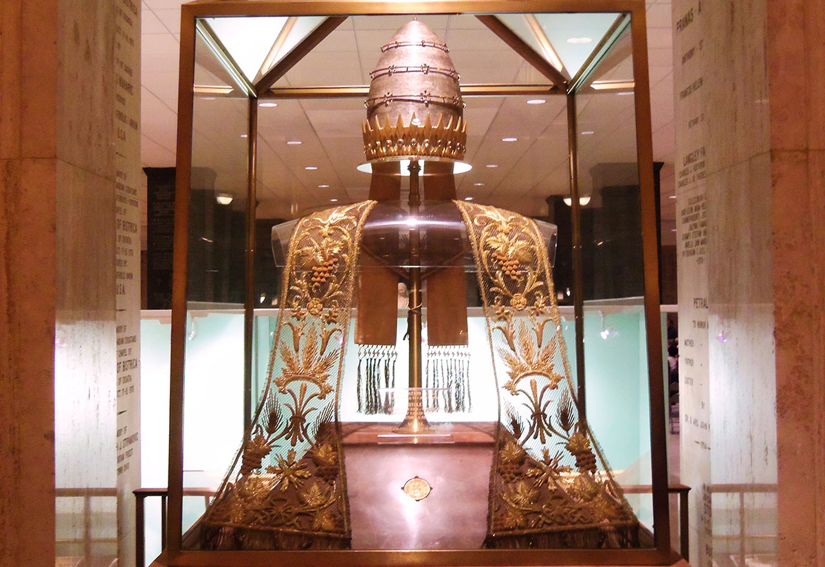 #52 Tiara: Papst Leo ist nicht der Anti-Trump