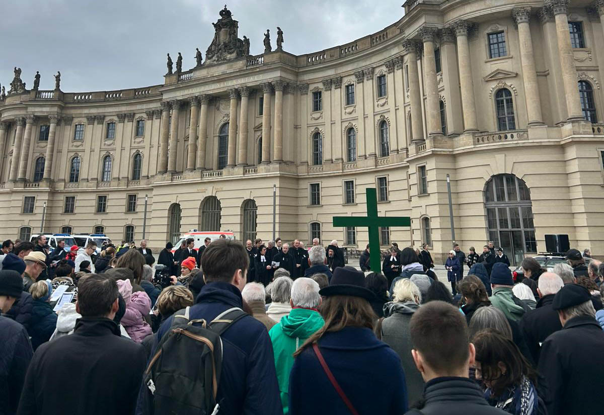 Veganes Ei, leeres Grab: Rückkehr zum Wesentlichen: Berliner Karfreitagsprozession