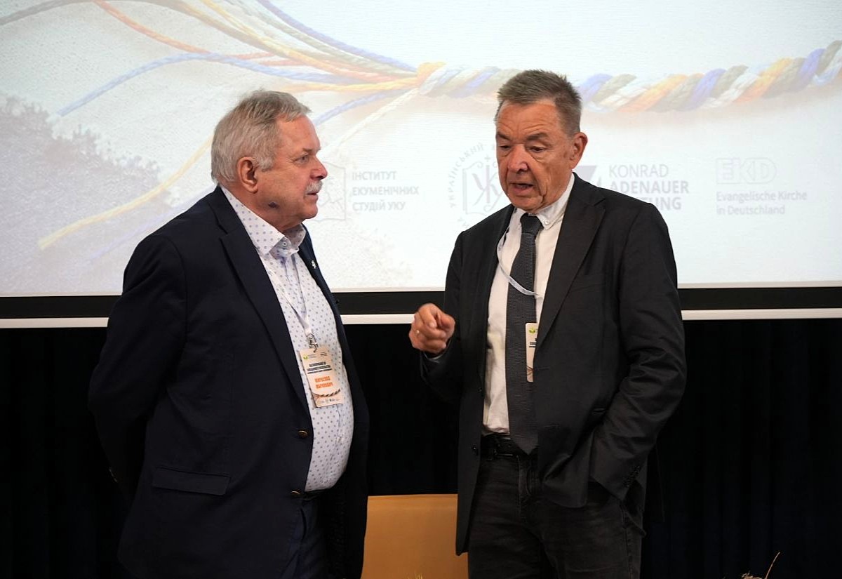 ZdK-Vizepräsident Thomas Söding mit Myroslav Marynovych auf einem Panel beim Ökumenisch-Sozialen Seminar "From polarization to social solidarity".