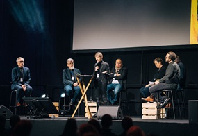 Theologen bei der Mehr-Konferenz