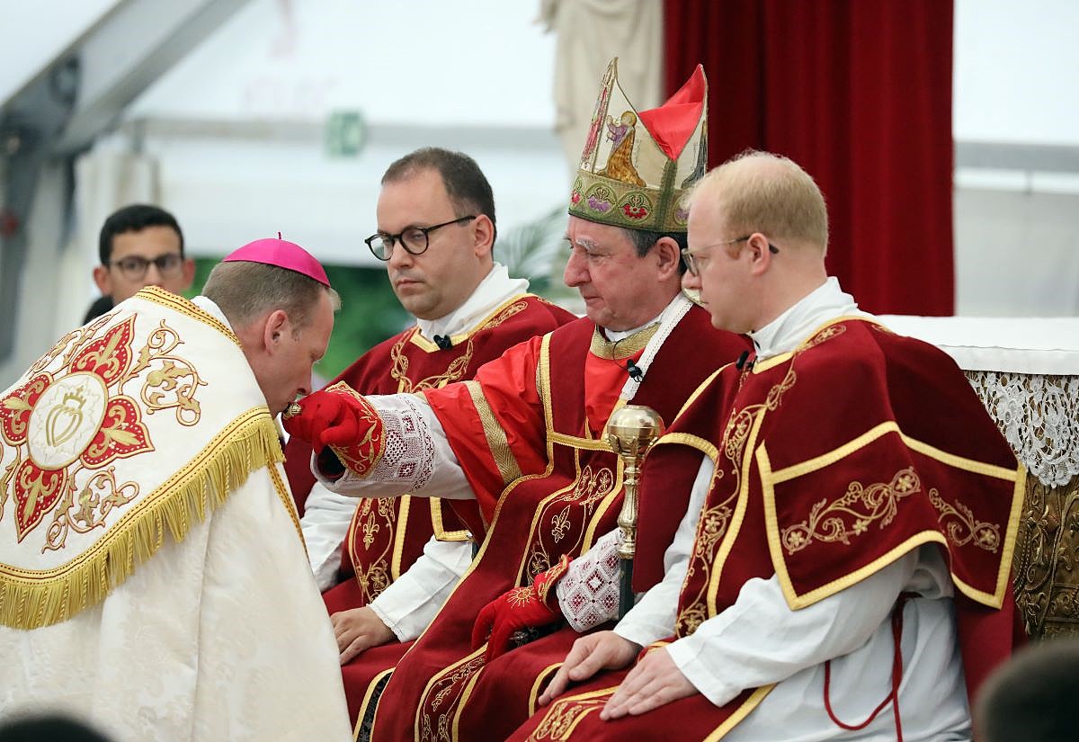 Alfonso de Galarreta (m.), Bischof der Priesterbruderschaft Sankt Pius X., weiht am 1. Juli 2026 in Econe (Schweiz) Priester unerlaubt zu Bischöfen.