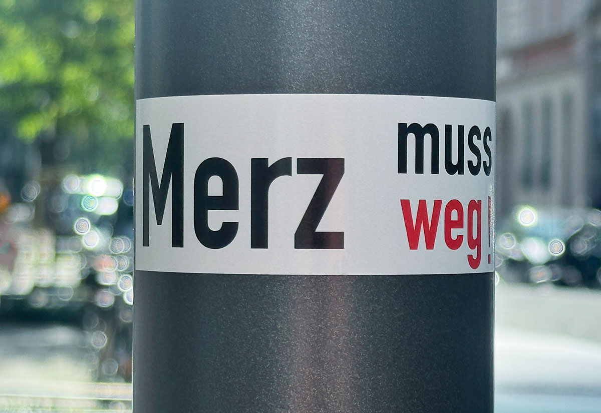 Aufkleber "Merz muss weg"