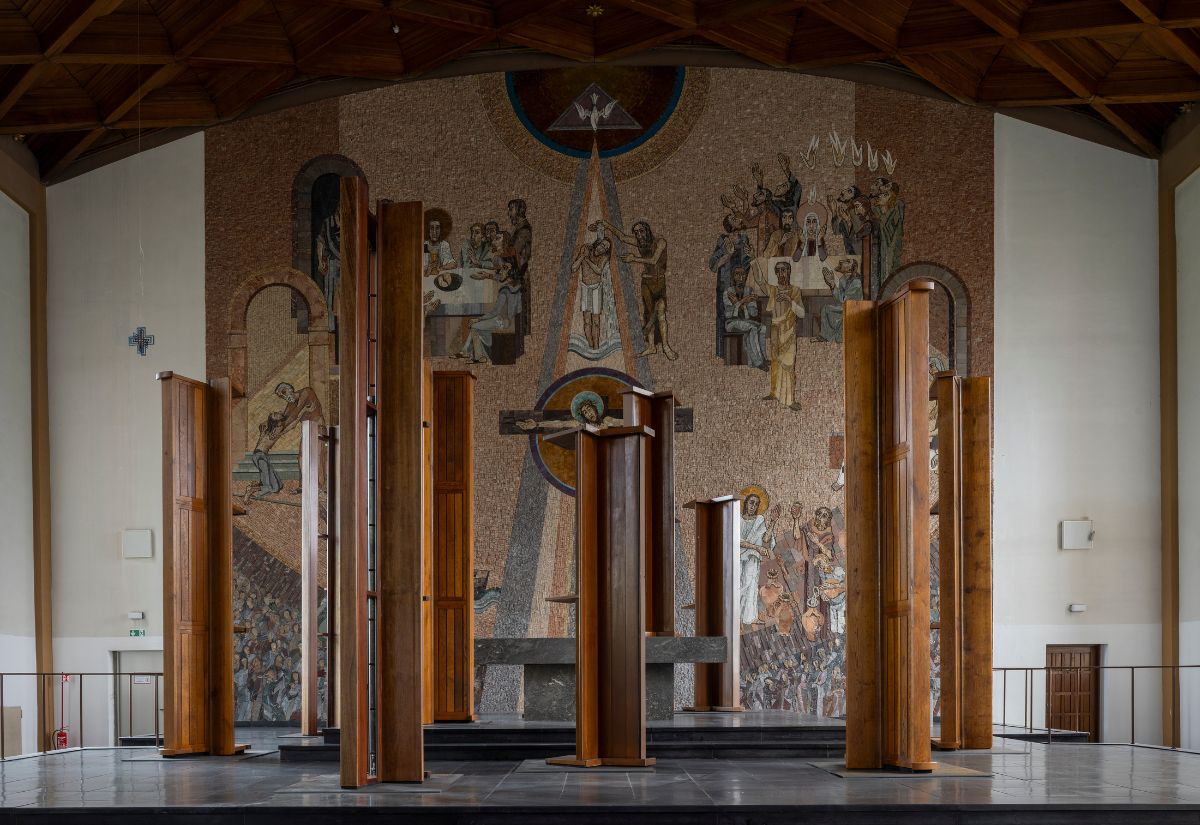 Das Herz nicht an Steine hängen? Wenn aus profanierten Kirchen "locations" für Kunst werden