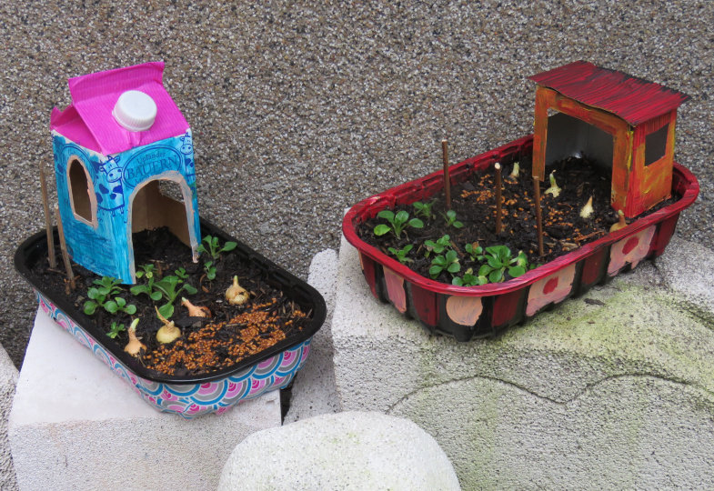 Miniaturgärten aus Plastikschalen
