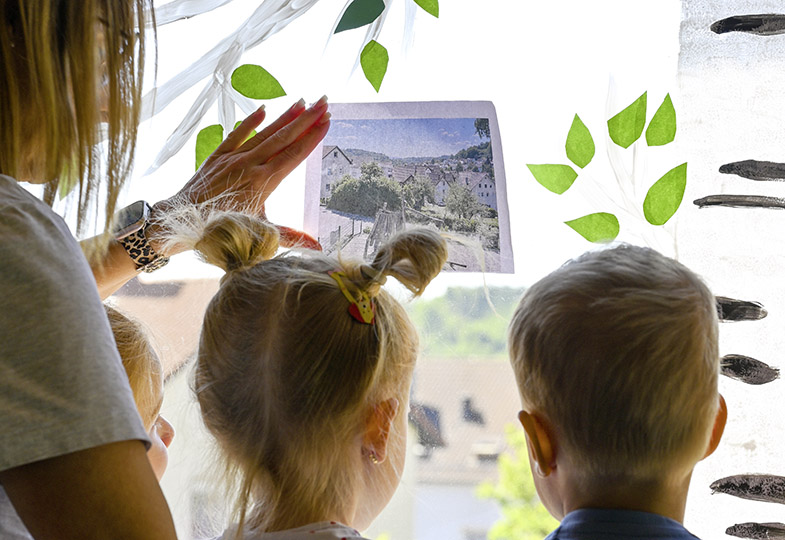 Die Welt da draußen: Aus dem Fenster schauen, fotografieren und darüber sprechen