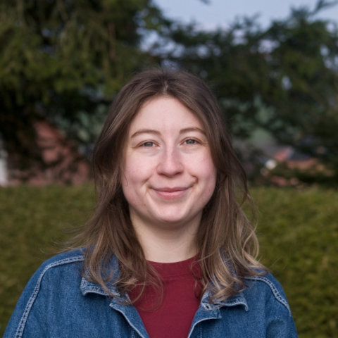 Porträt von Rebecca Hönninger.