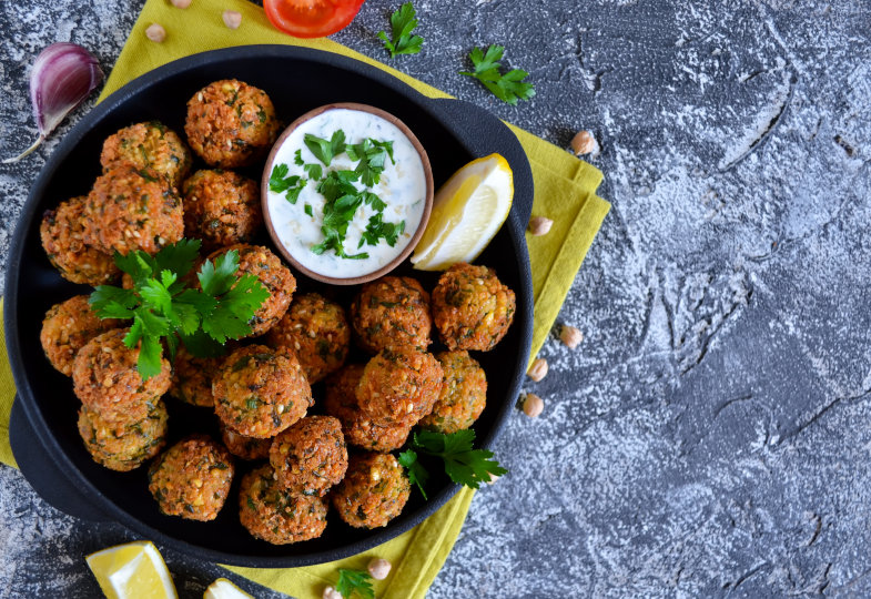 Kicherne Bällchen: Syrische Falafel zubereiten