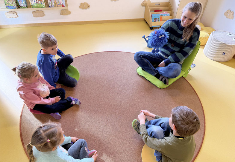 Mal fröhlich, mal traurig: Mit einer Handpuppe über die eigenen Gefühle sprechen
