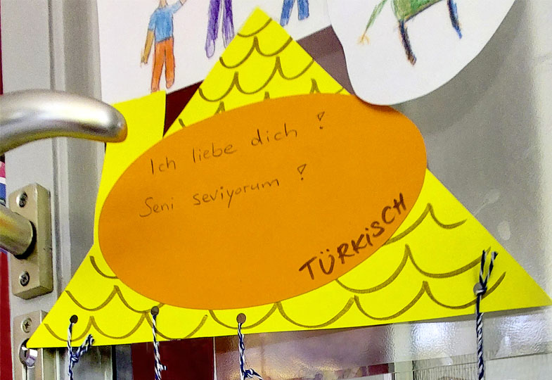 Mobile mit türkischer Aufschrift