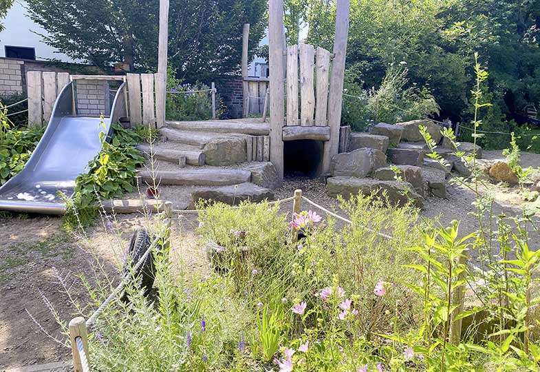 Garten und Spielplatz