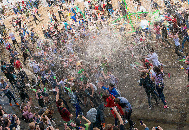 Riesige Wasserschlacht