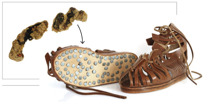 Foto mit dem Klumpen und die Rekonstruktion der Sandale