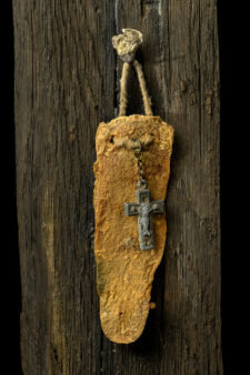 Foto eines Kruzifix mit Fuchszunge