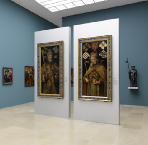 Zwei große Gemälde auf je einer weißen Wand.