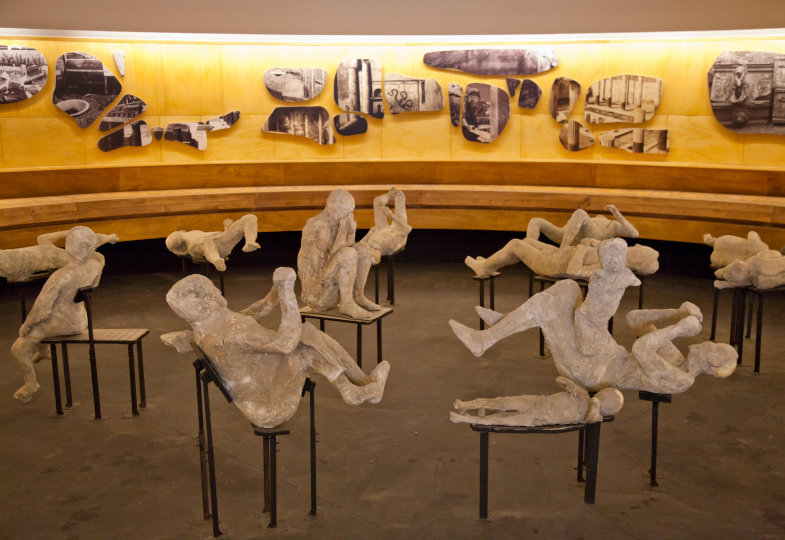 Im Angesicht des Todes: Gipsabdrücke stellen die Körperformen der Opfer nach