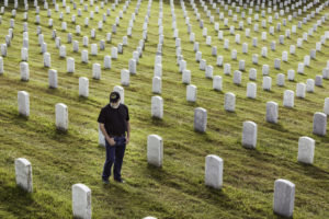 So viele Tote: Ein Vietnam-Veteran besucht einen Soldatenfriedhof