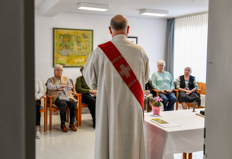 Ein Gottesdienst in einem Senioren- und Pflegeheim