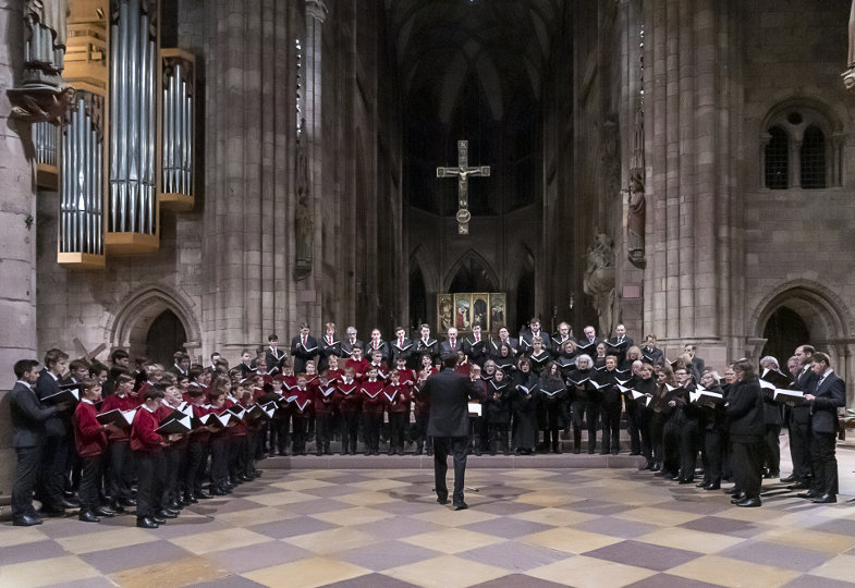 Die Freiburger Domsingknaben und die Freiburger Domkapelle singen im Freiburger Münster