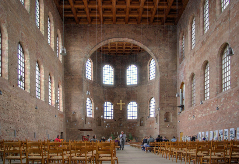 Die Konstantenbasilika in Trier von Innen