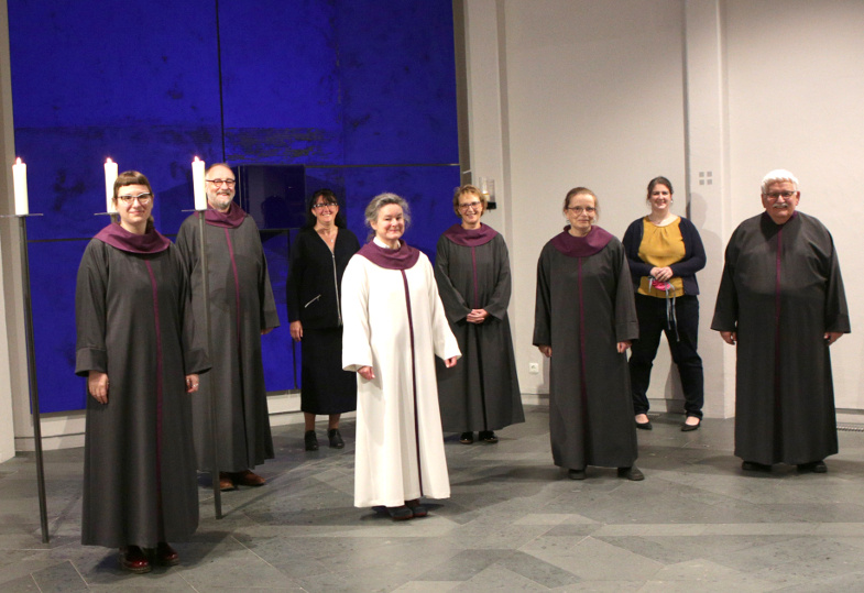 Beauftragte Begräbnisleiter/innen in liturgischen Gewändern