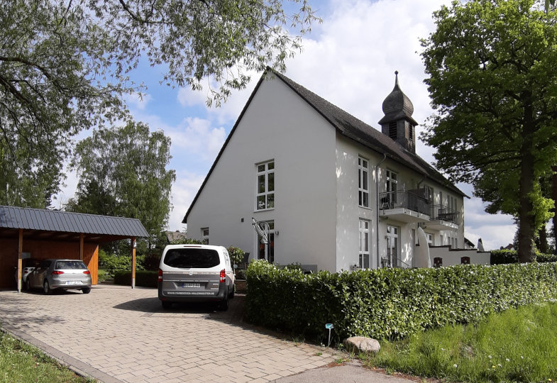 Die zum Wohnhaus umfunktionierte Kirche St. Elisabeth (1956) in Bielefeld