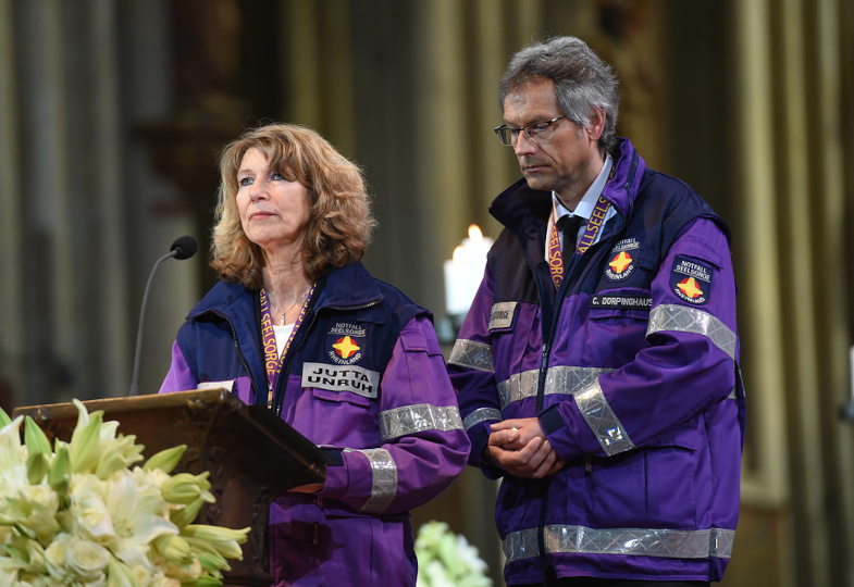 Außerhalb des Rampenlichts: Gottesdienstbausteine für den neuen „Gedenktag für Alltagsheilige“ (9. November)