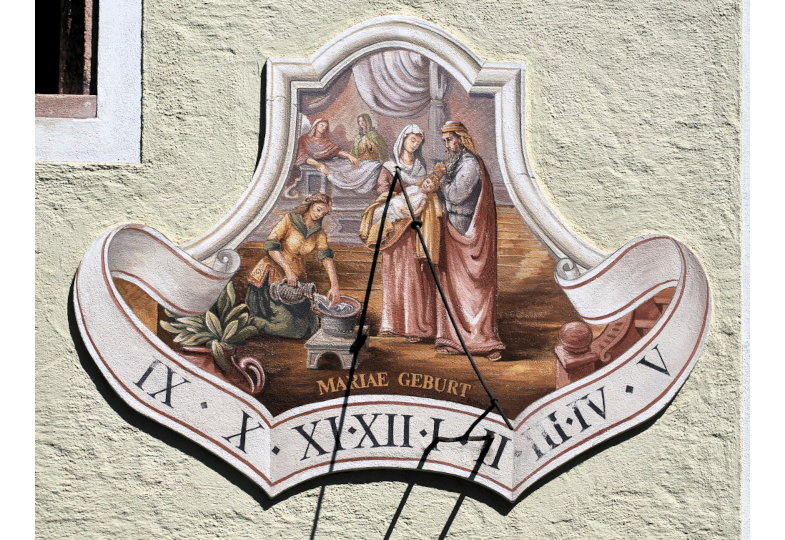 Sonnenuhr an der Pfarrkirche Puch bei Hallein