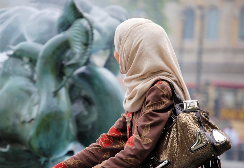 Eine muslimische Frau mit Kopftuch