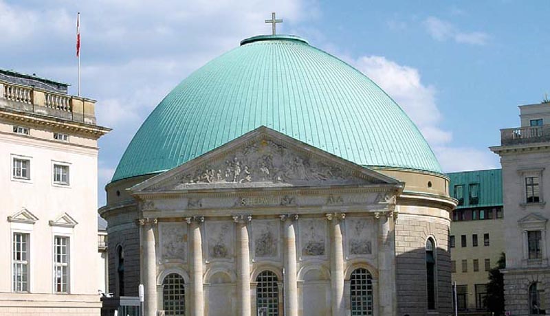 Die Hedwigskathedrale am Forum Fridericianum