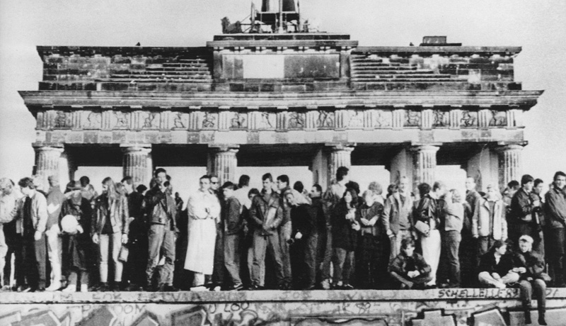 Mauerfall 1989 vor dem Brandenburger Tor