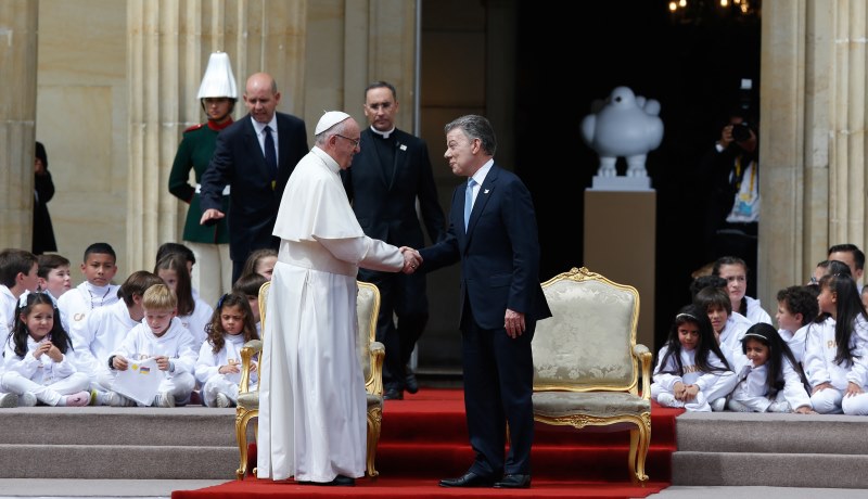 Papst Franziskus in Kolumbien mit Präsident Santos