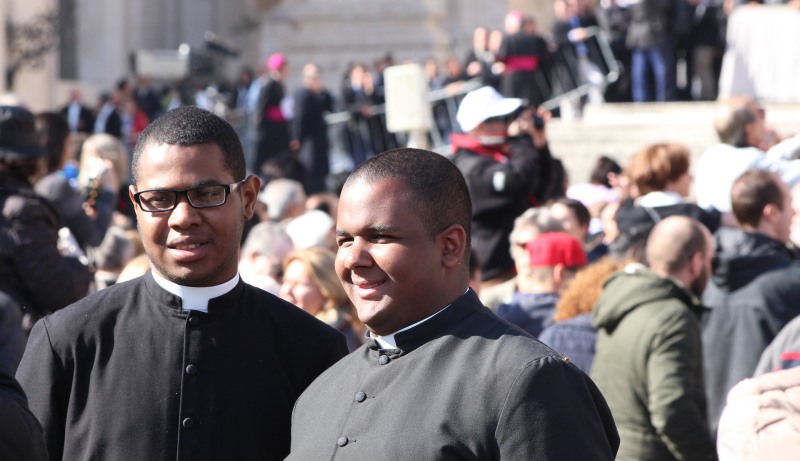 Afrikanische Priester