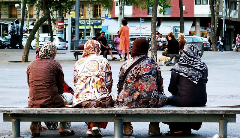 Muslima mit Kopftüchern