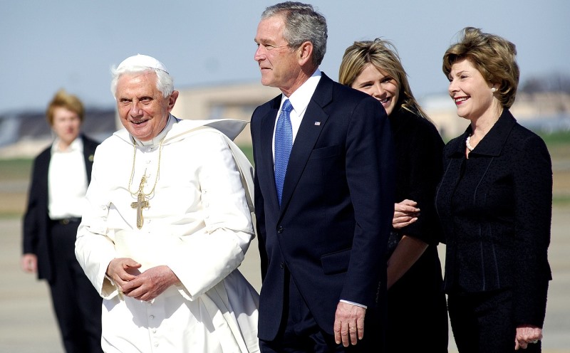 George W. Bush und Papst Benedikt XVI.