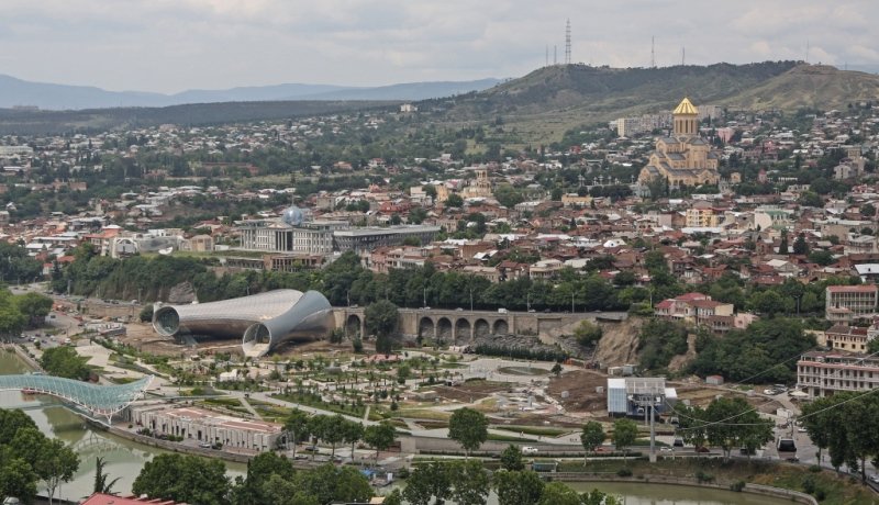 Blick auf Georgiens Hauptstadt Tiflis