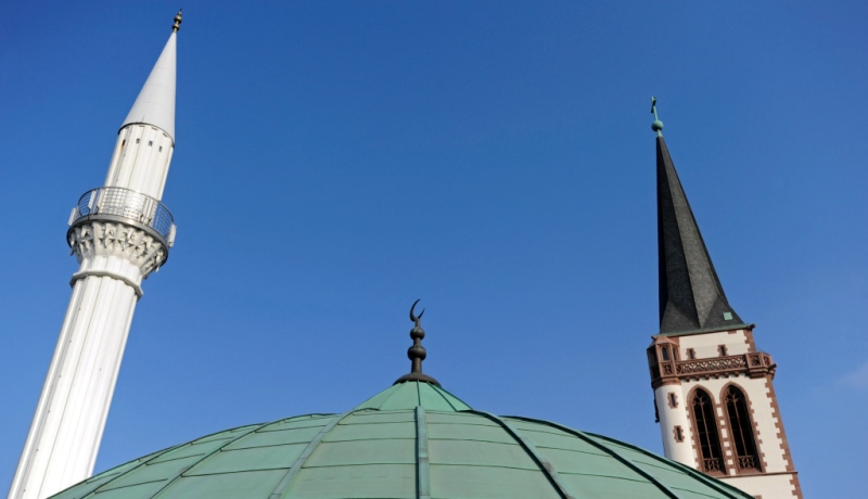 Katholische Kirche und Moschee in Mannheim