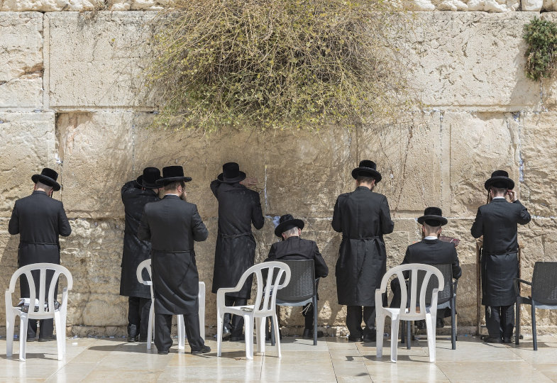Beter an der Klagemauer in Jerusalem